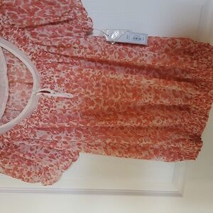 Beautiful Apt 9 top. Short sleeve. Size S. Light orange.